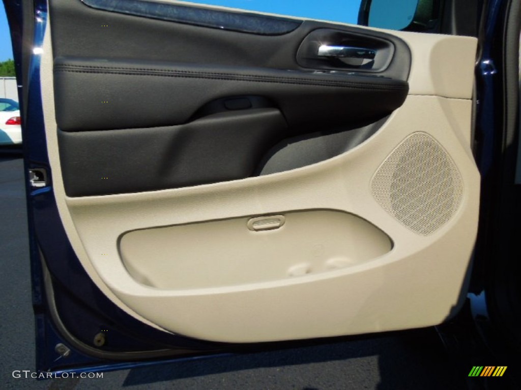 2012 Grand Caravan SXT - True Blue Pearl / Black/Light Graystone photo #10