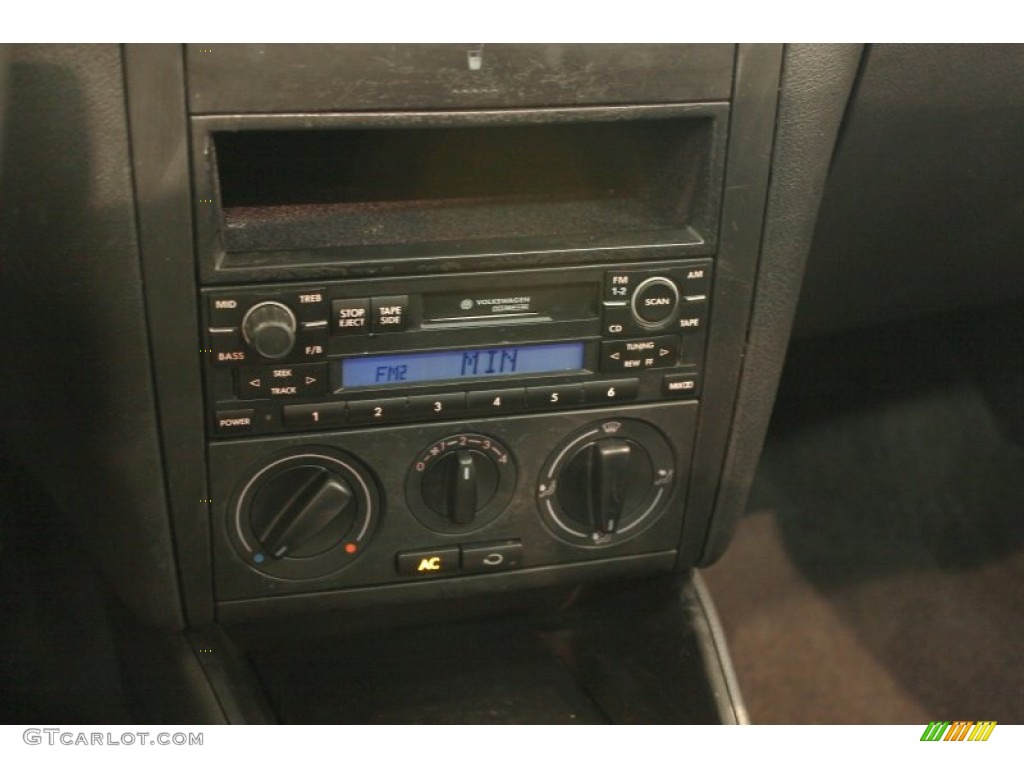 2000 Volkswagen Golf GLS 4 Door Controls Photos