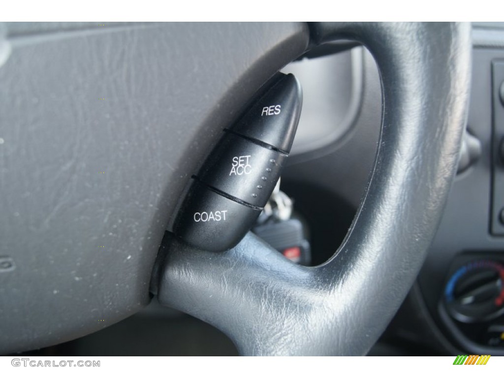 2007 Ford Focus ZXW SE Wagon Controls Photo #68885982