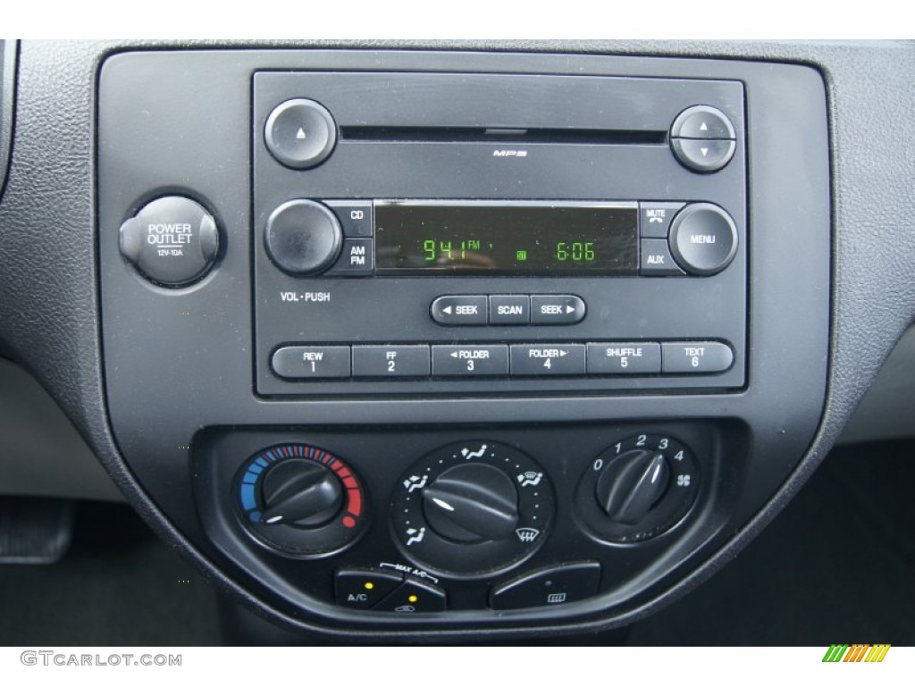 2007 Ford Focus ZXW SE Wagon Controls Photo #68886003