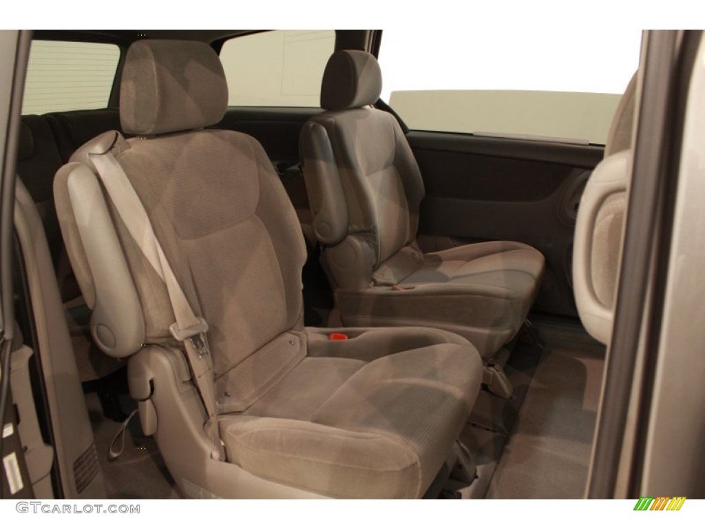 2004 Toyota Sienna LE Rear Seat Photo #68886990