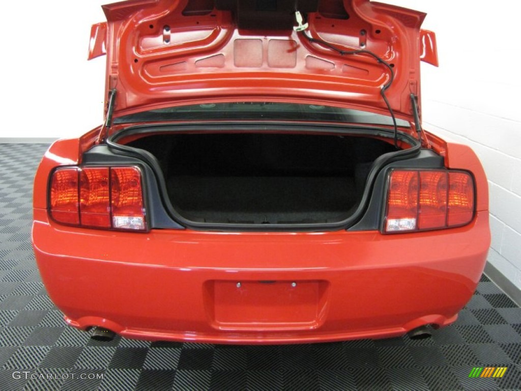 2005 Ford Mustang GT Premium Coupe Trunk Photo #68892609