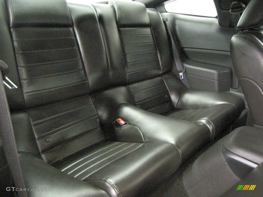 Dark Charcoal Interior 2005 Ford Mustang GT Premium Coupe Photo #68892663