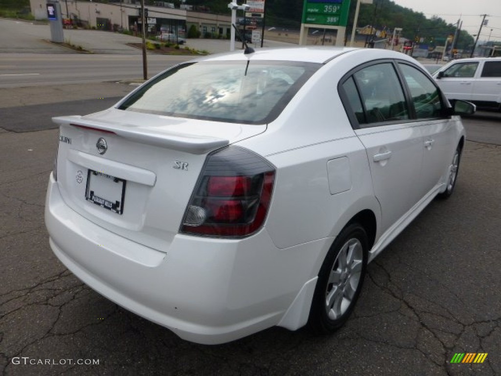 2010 Sentra 2.0 SR - Aspen White / Charcoal photo #5