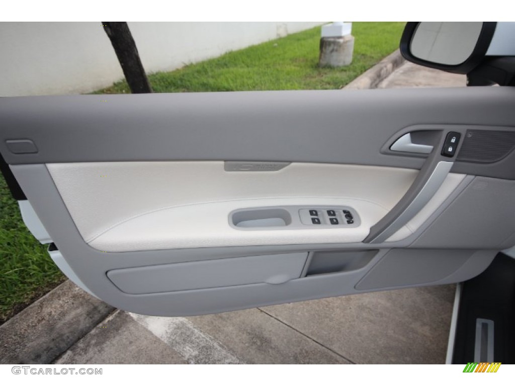 2013 Volvo C70 T5 Calcite/Umbra Door Panel Photo #68899893