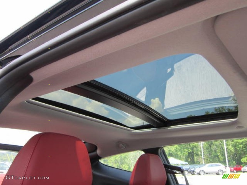 2012 Hyundai Veloster Standard Veloster Model Sunroof Photo #68901554