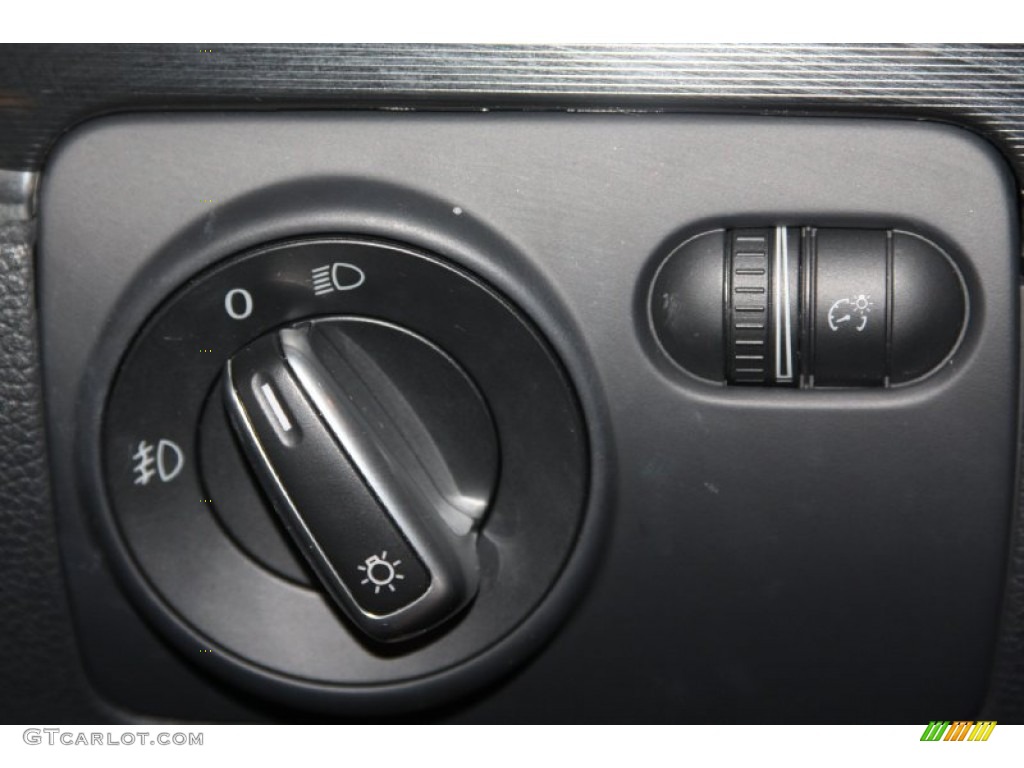 2010 Volkswagen GTI 4 Door Controls Photo #68902146