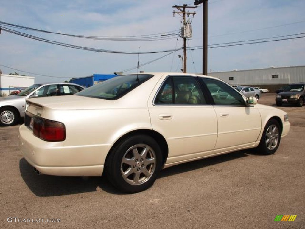 White Diamond 2003 Cadillac Seville STS Exterior Photo #68907408