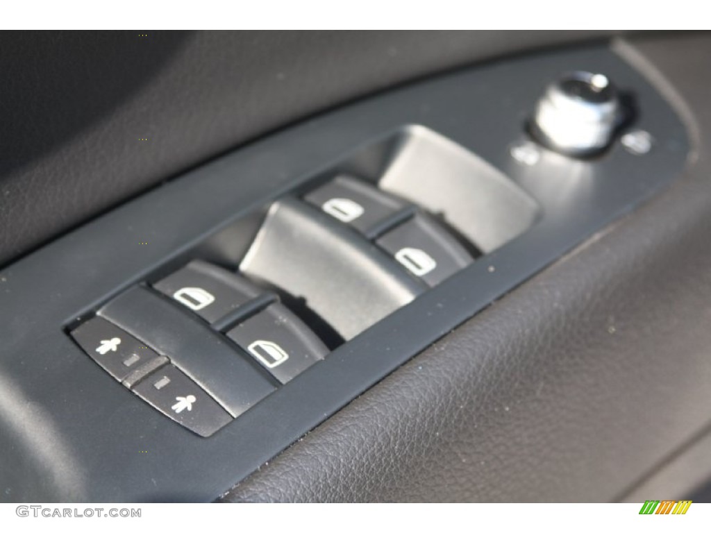 2010 Audi Q7 3.6 Premium quattro Controls Photo #68908740