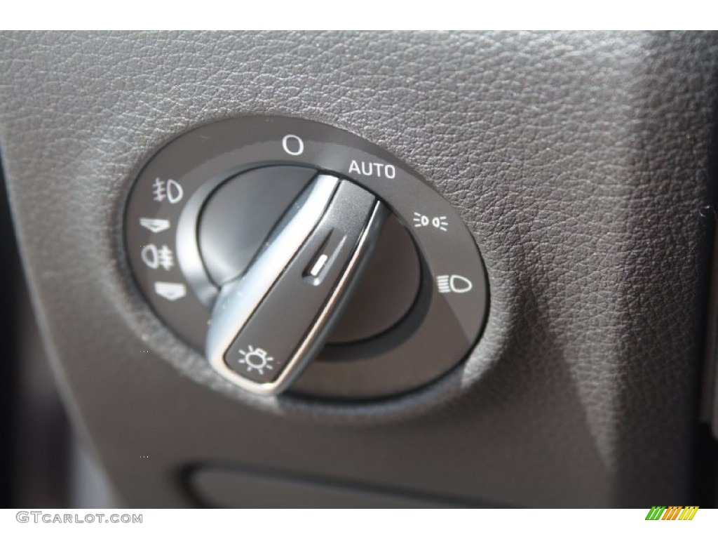2010 Audi Q7 3.6 Premium quattro Controls Photo #68908887