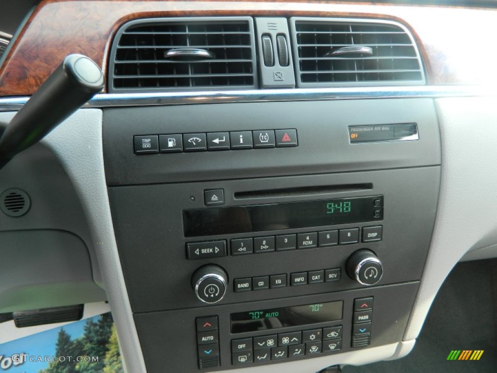 2006 Buick LaCrosse CX Controls Photo #68912677