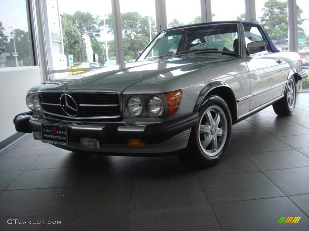 Astro Silver Metallic 1986 Mercedes-Benz SL Class 560 SL Roadster Exterior Photo #68917272