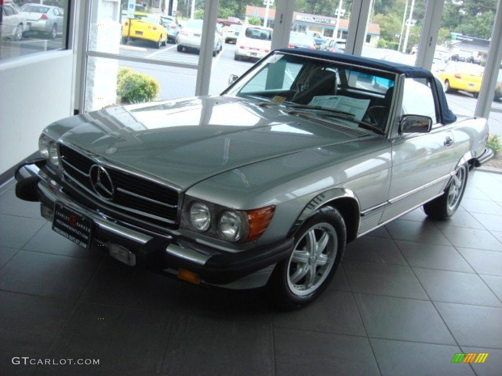 Astro Silver Metallic 1986 Mercedes-Benz SL Class 560 SL Roadster Exterior Photo #68917311
