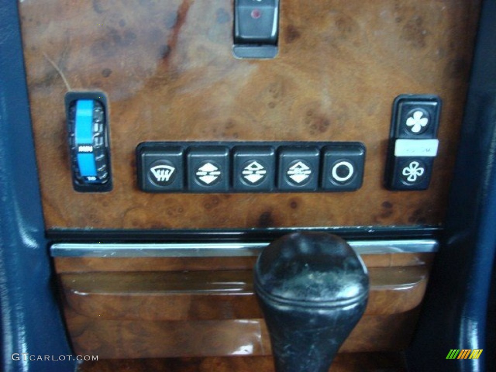 1986 Mercedes-Benz SL Class 560 SL Roadster Controls Photo #68917398
