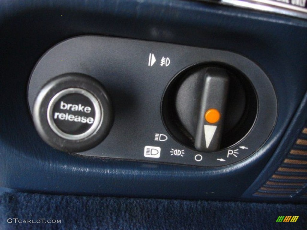 1986 Mercedes-Benz SL Class 560 SL Roadster Controls Photo #68917416