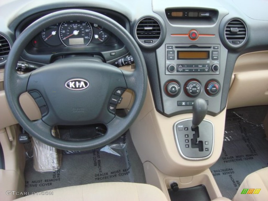 2008 Kia Rondo LX V6 Gray Dashboard Photo #68917728