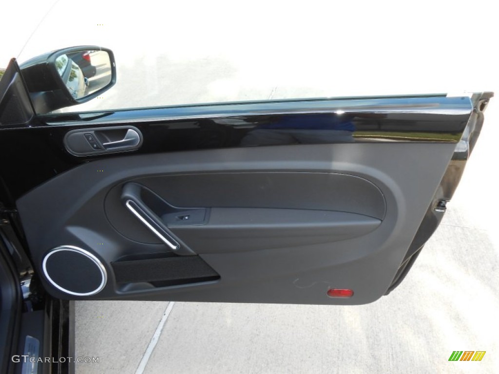 2013 Volkswagen Beetle 2.5L Titan Black Door Panel Photo #68922402