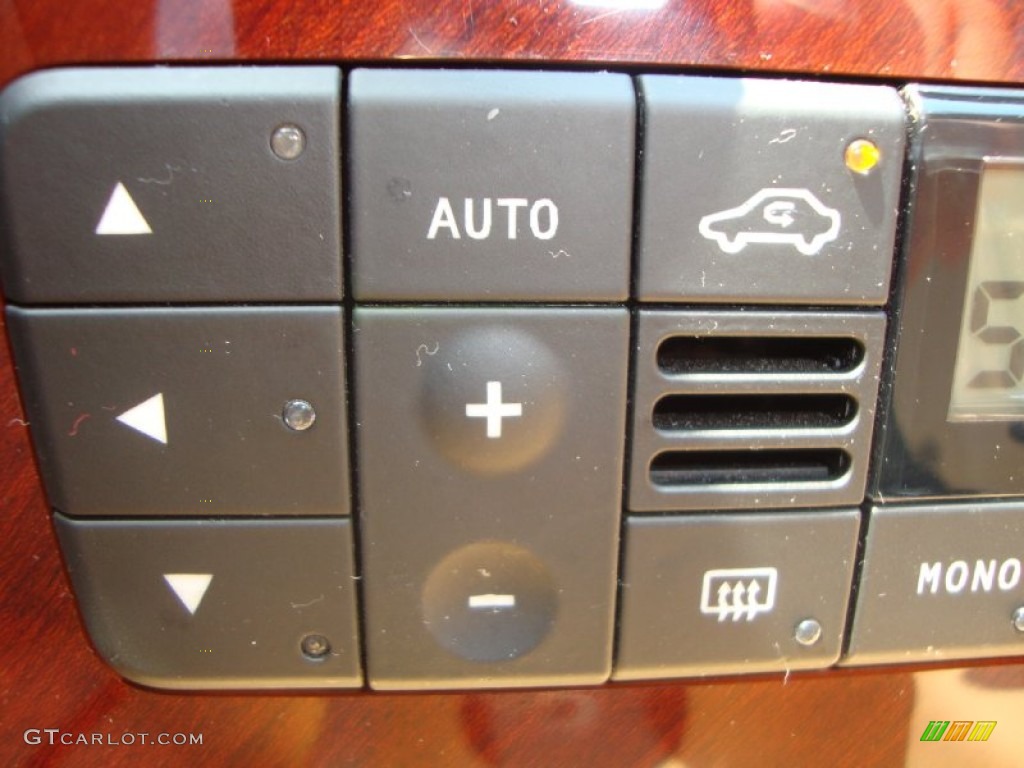 2005 Maserati Quattroporte Standard Quattroporte Model Controls Photo #68925534