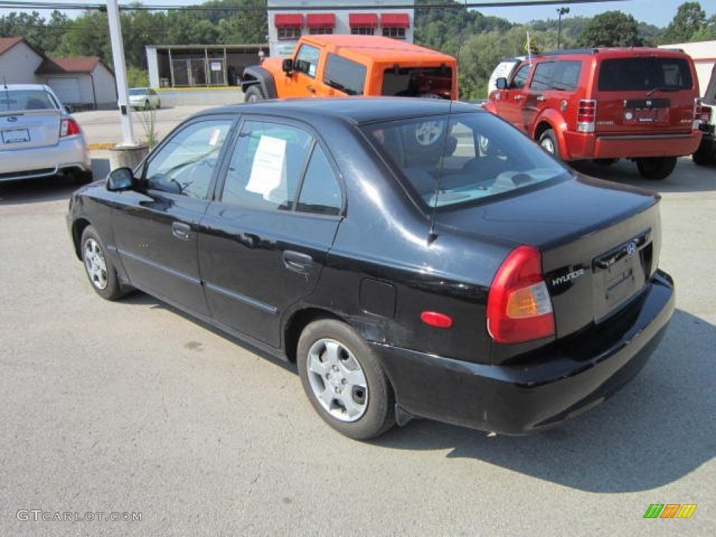 2002 Accent GL Sedan - Ebony Black / Gray photo #3