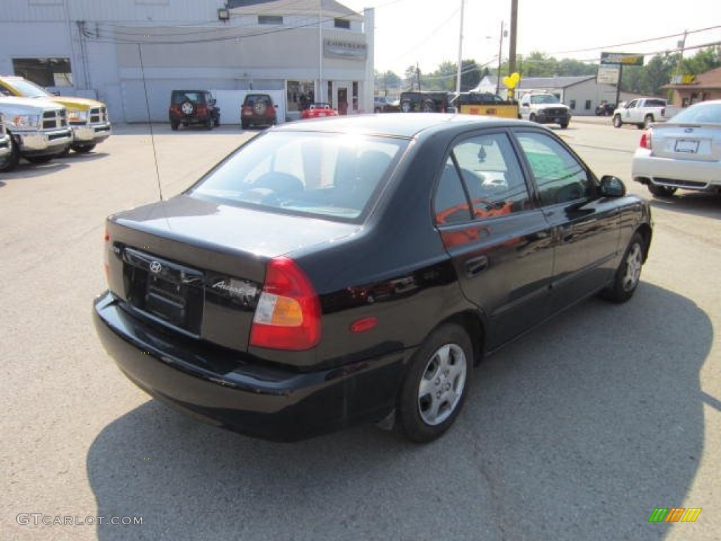 2002 Accent GL Sedan - Ebony Black / Gray photo #5