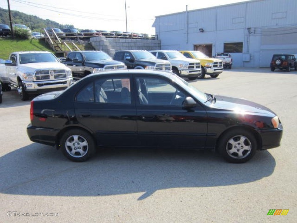 2002 Accent GL Sedan - Ebony Black / Gray photo #6