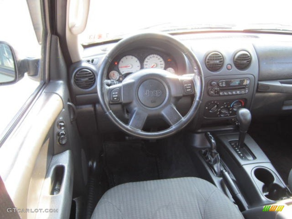 2004 Liberty Sport 4x4 - Cactus Green Pearl / Dark Slate Gray photo #15