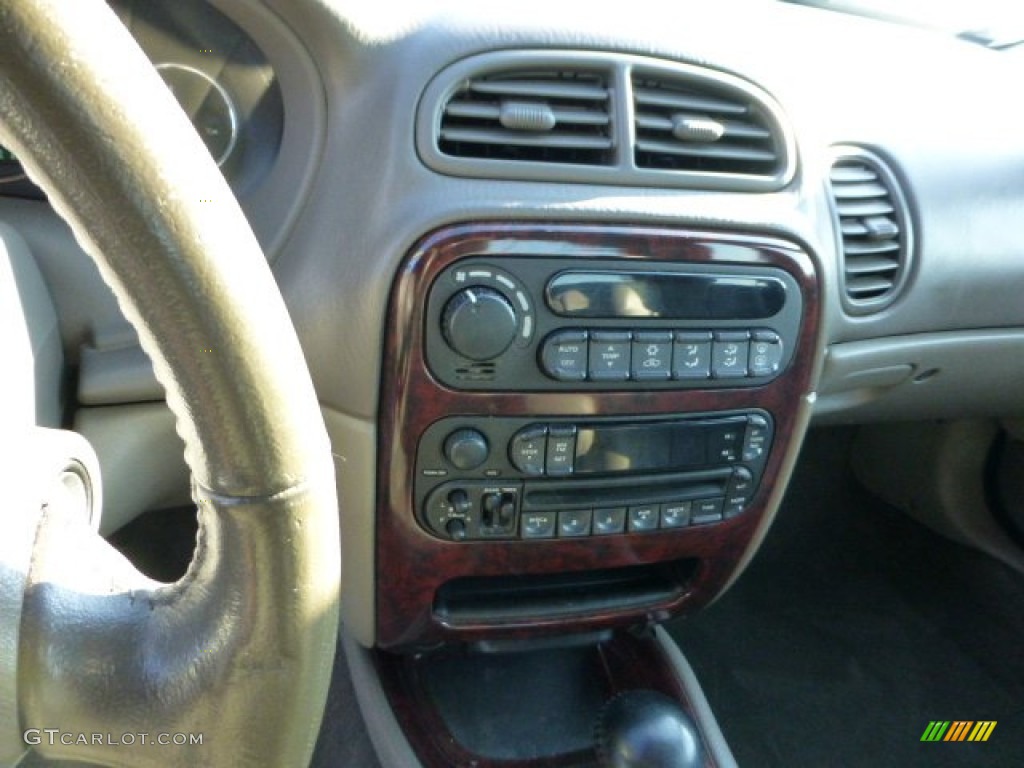 2004 Chrysler Concorde LXi Controls Photos
