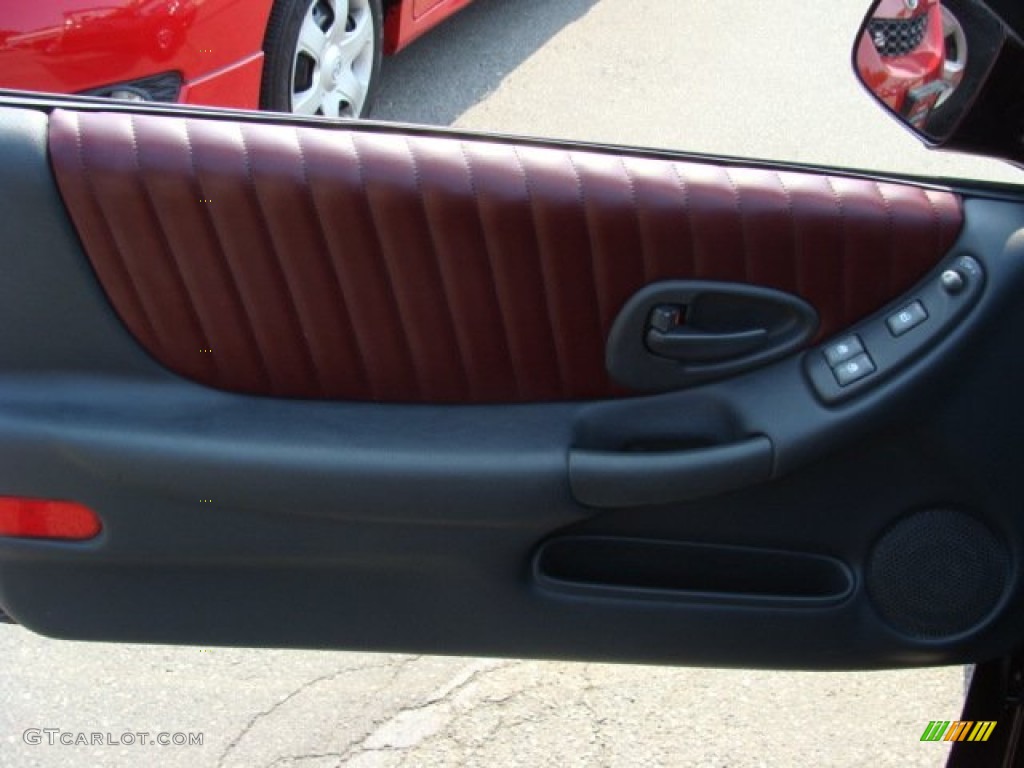2002 Pontiac Grand Prix GTP Coupe Ruby Red Door Panel Photo #68934906