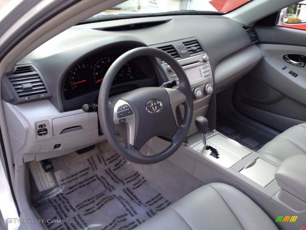 2010 Camry LE - Classic Silver Metallic / Ash Gray photo #11