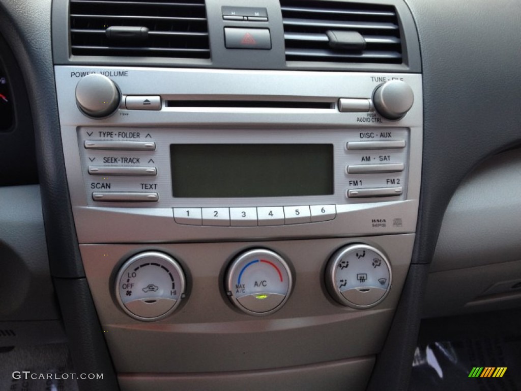 2010 Camry LE - Classic Silver Metallic / Ash Gray photo #16