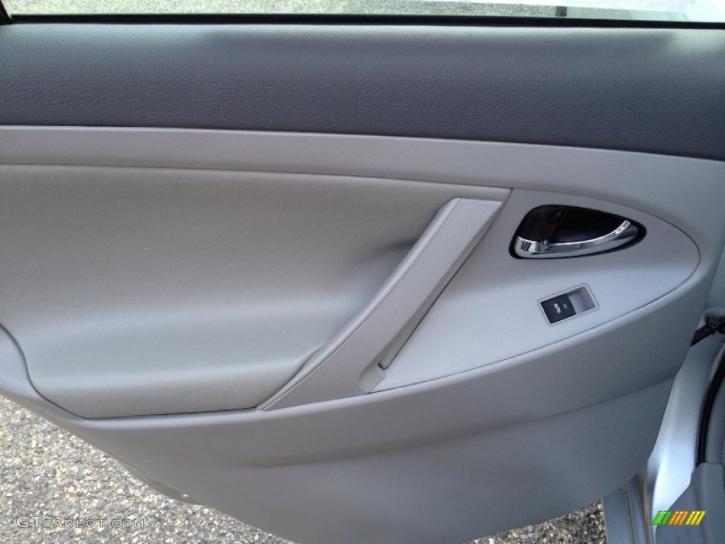 2010 Camry LE - Classic Silver Metallic / Ash Gray photo #18