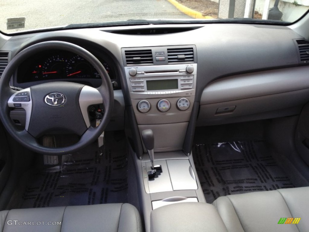 2010 Camry LE - Classic Silver Metallic / Ash Gray photo #20