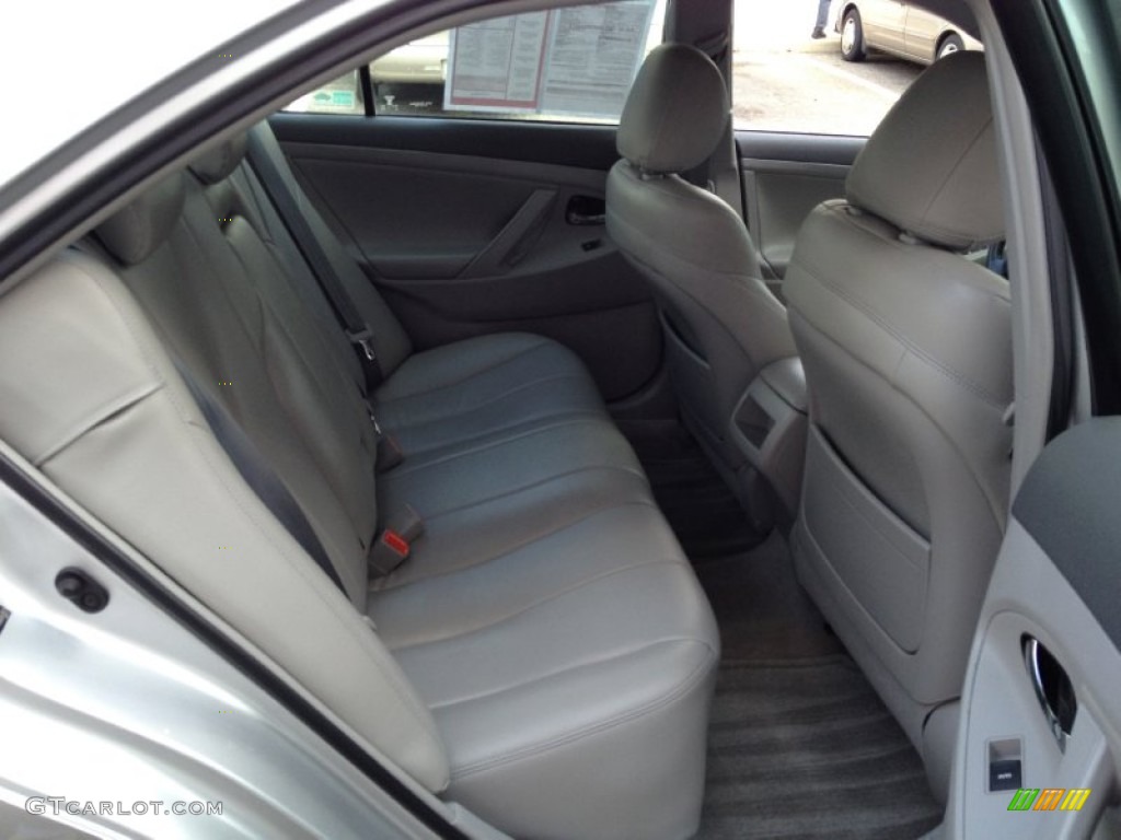 2010 Camry LE - Classic Silver Metallic / Ash Gray photo #23