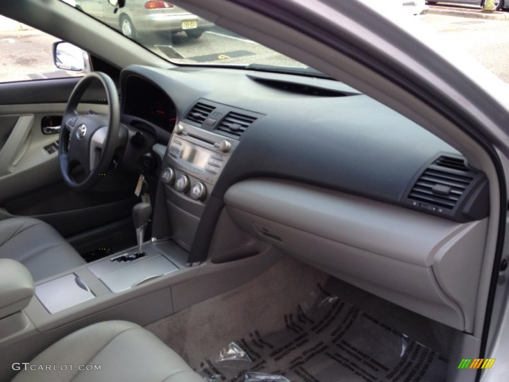 2010 Camry LE - Classic Silver Metallic / Ash Gray photo #25