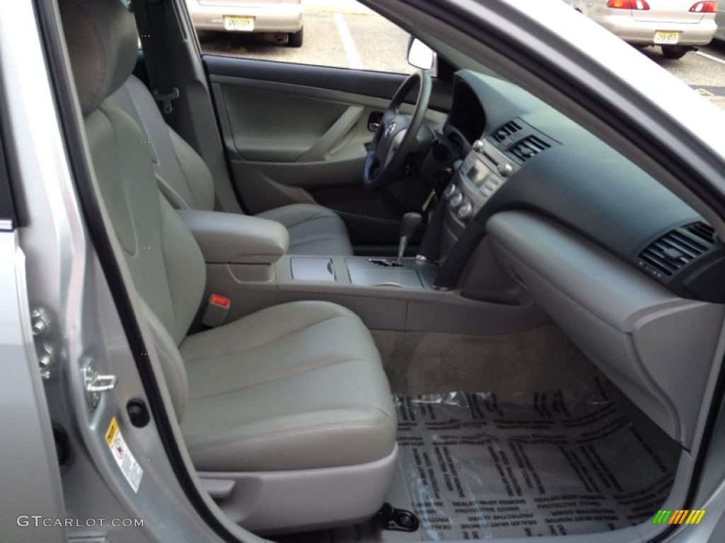 2010 Camry LE - Classic Silver Metallic / Ash Gray photo #26