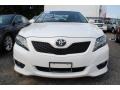 Super White - Camry SE Photo No. 2