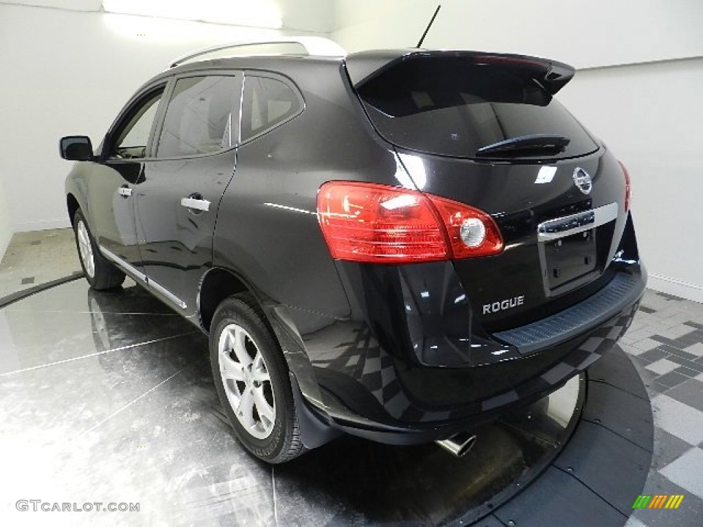 2011 Rogue SV AWD - Wicked Black / Gray photo #8