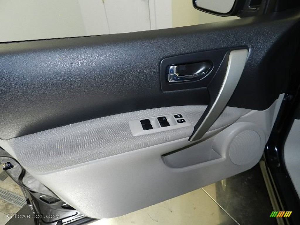 2011 Rogue SV AWD - Wicked Black / Gray photo #12