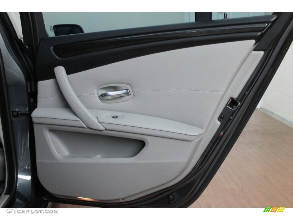 2009 BMW 5 Series 535i Sedan Grey Dakota Leather Door Panel Photo #68943699