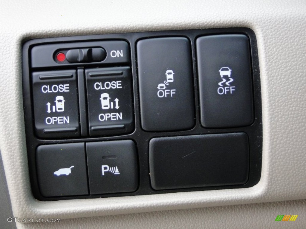 2011 Honda Odyssey Touring Elite Controls Photo #68947151