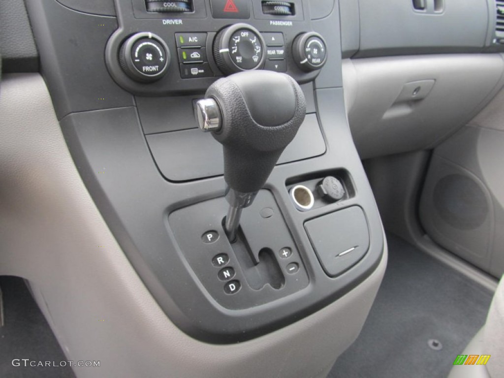 2008 Hyundai Entourage GLS Transmission Photos