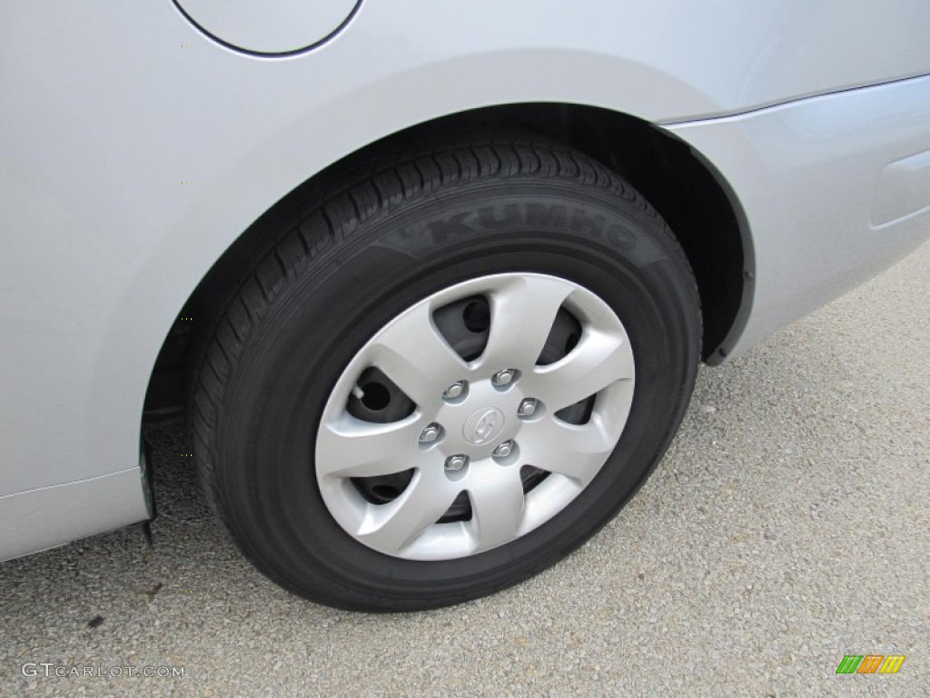 2008 Hyundai Entourage GLS Wheel Photo #68947878