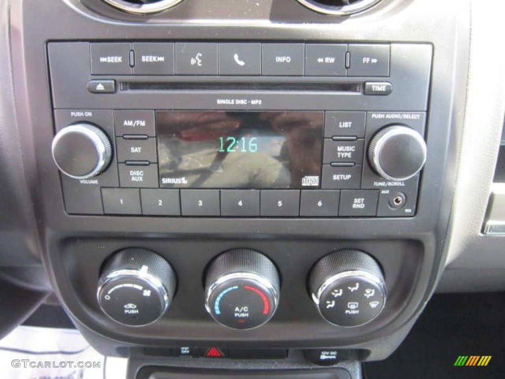 2010 Jeep Compass Sport 4x4 Controls Photo #68948352