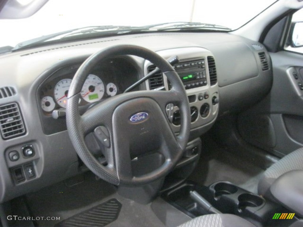 2004 Ford Escape XLT V6 Medium/Dark Flint Dashboard Photo #68951109