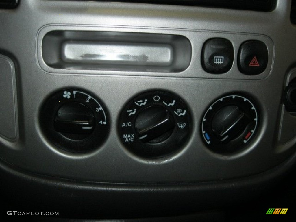 2004 Ford Escape XLT V6 Controls Photo #68951130