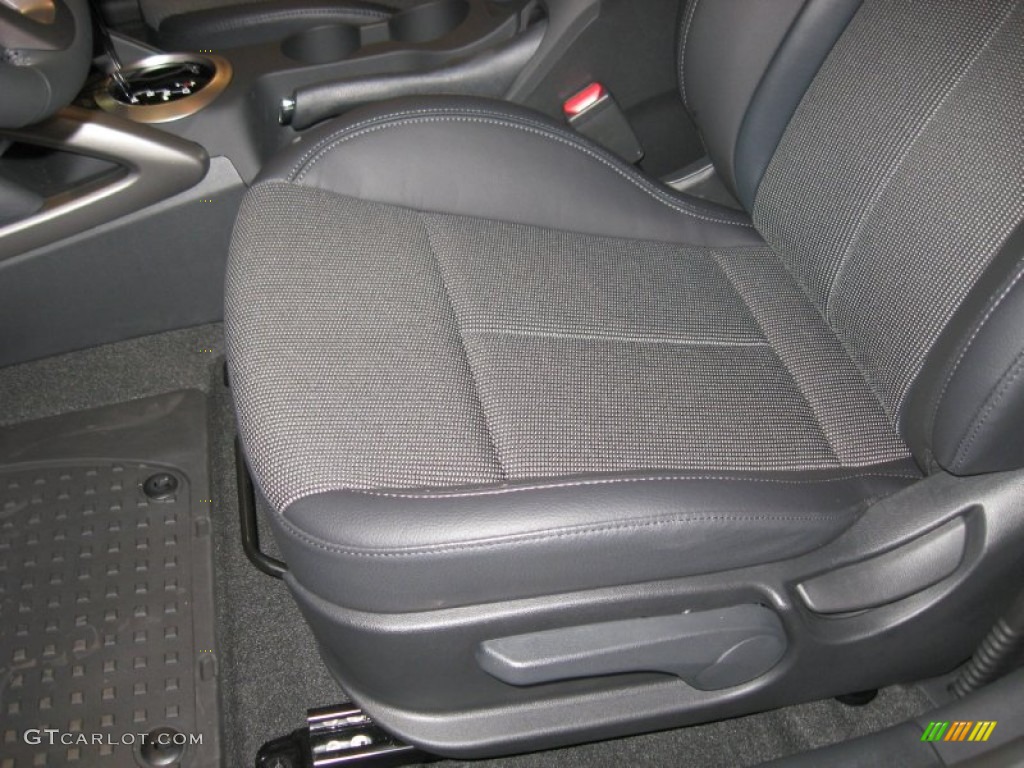 2013 Hyundai Veloster Standard Veloster Model Front Seat Photo #68954651