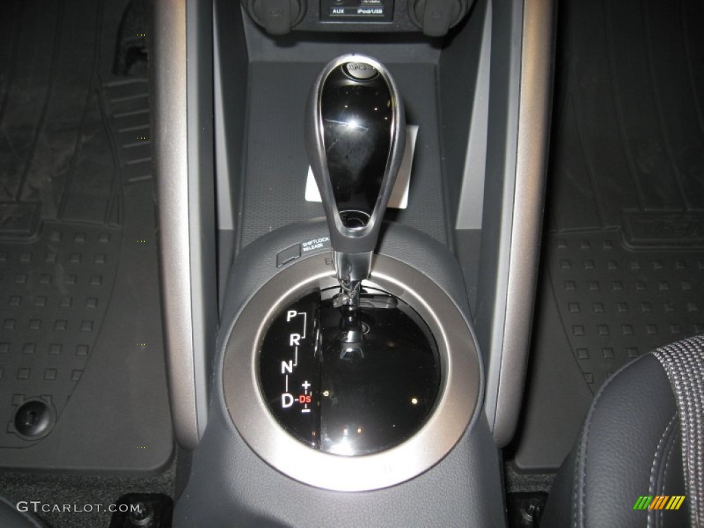 2013 Hyundai Veloster Standard Veloster Model 6 Speed EcoShift Dual Clutch Automatic Transmission Photo #68954744