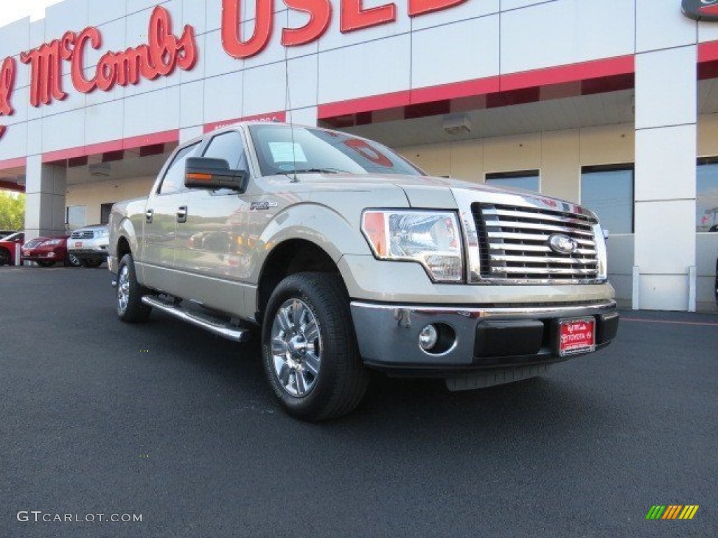 2010 F150 XLT SuperCrew - Pueblo Gold Metallic / Medium Stone photo #1
