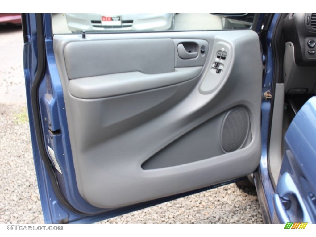 2007 Chrysler Town & Country LX Medium Slate Gray Door Panel Photo #68960675
