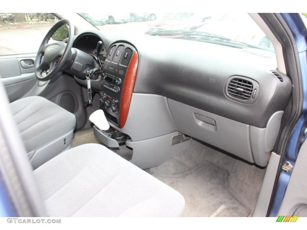 2007 Chrysler Town & Country LX Dashboard Photos